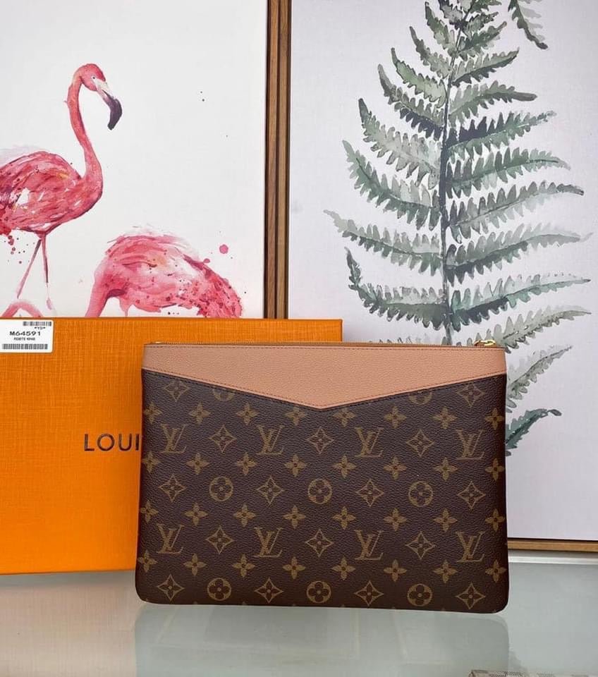 Louis Vuitton Daily Pouch | AlmaBagz