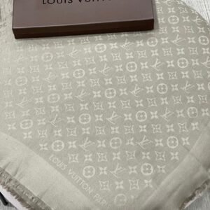 Louis Vuitton - Étole 140x140 | AlmaBagz