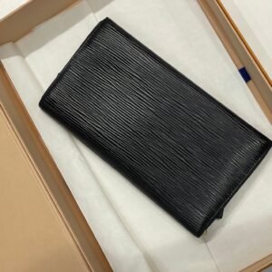 Louis Vuitton - portefeuille cuir épi noir | AlmaBagz