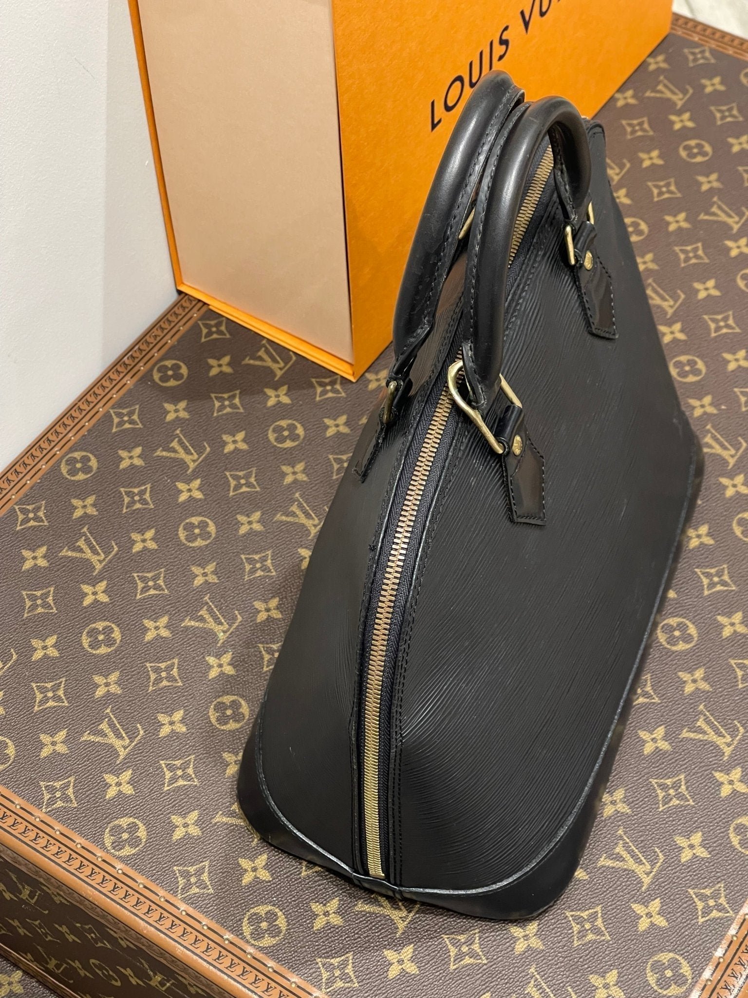 Louis Vuitton - Sac Alma MM noir épi | AlmaBagz