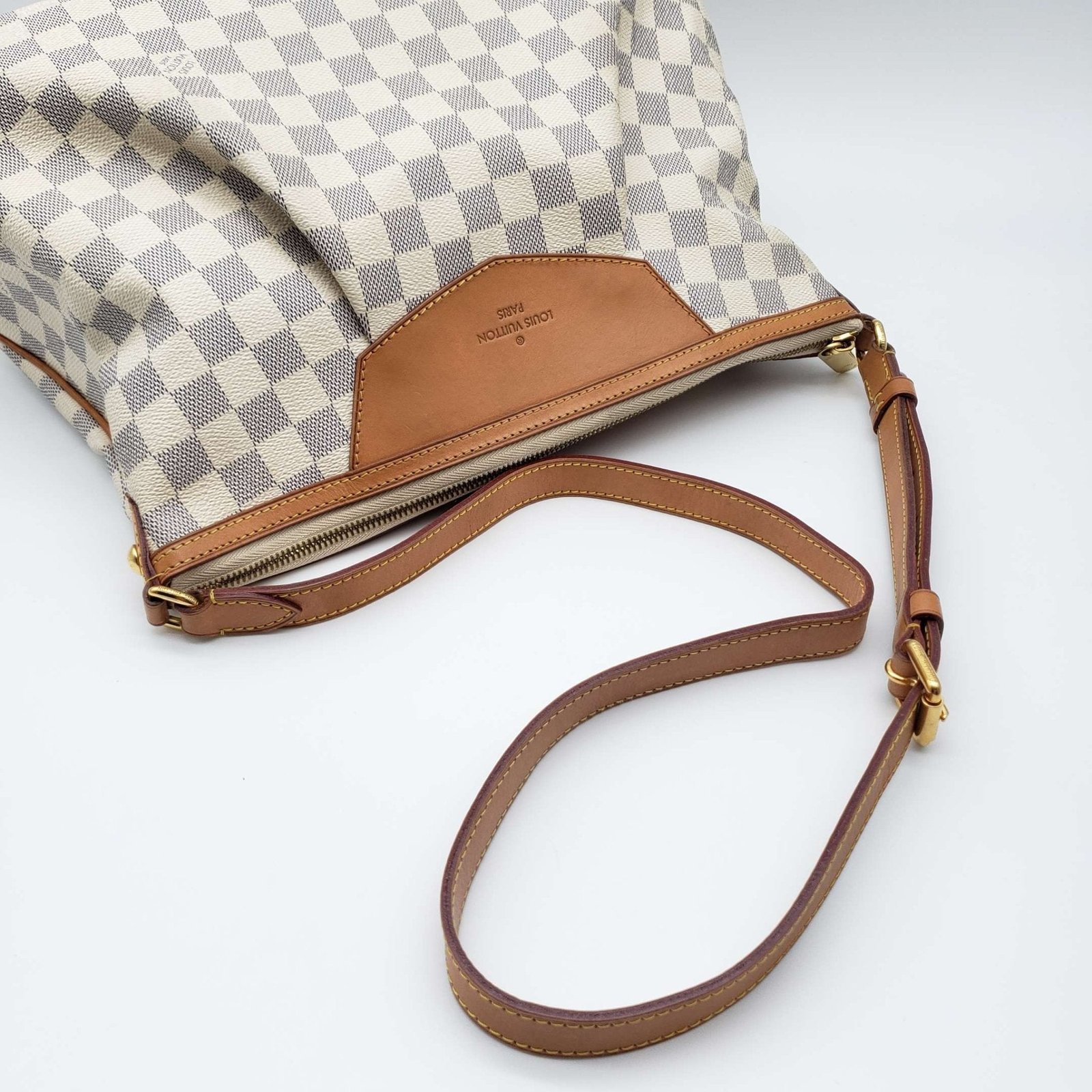 Louis Vuitton Siracusa MM Shoulder Bag | AlmaBagz - Image 4