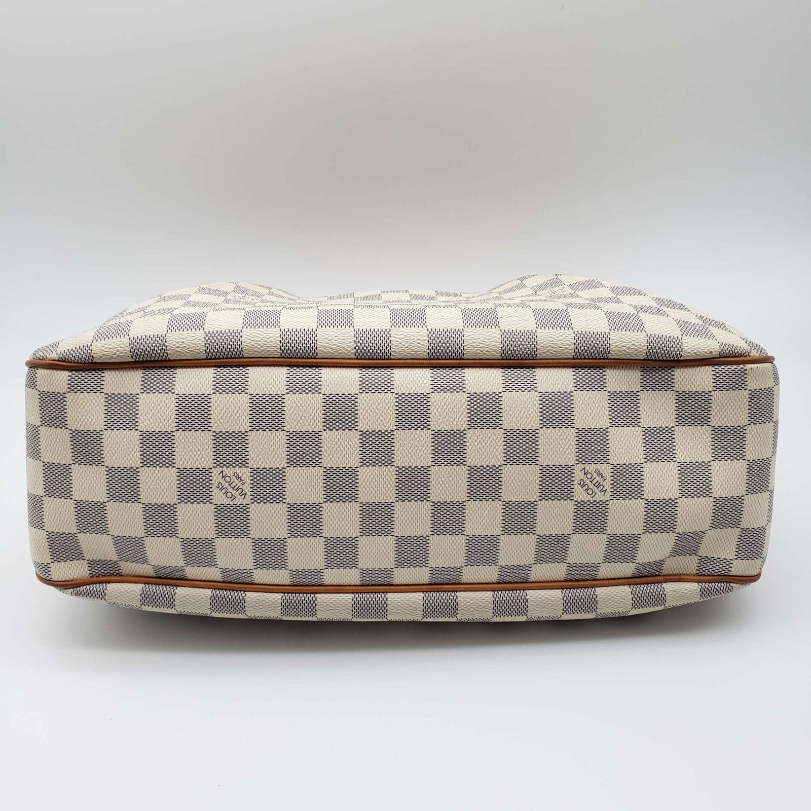 Louis Vuitton Siracusa MM Shoulder Bag | AlmaBagz - Image 8