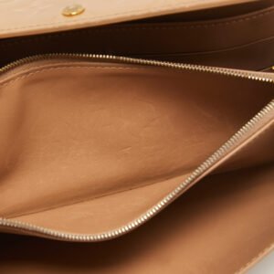 LOUIS VUITTON Noisette Monogram Vernis Sarah Wallet | AlmaBagz