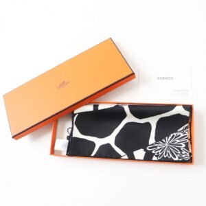 HERMES scarf silk Ivoryx Black THE THREE GRACES Mikamibi Carre45 | AlmaBagz