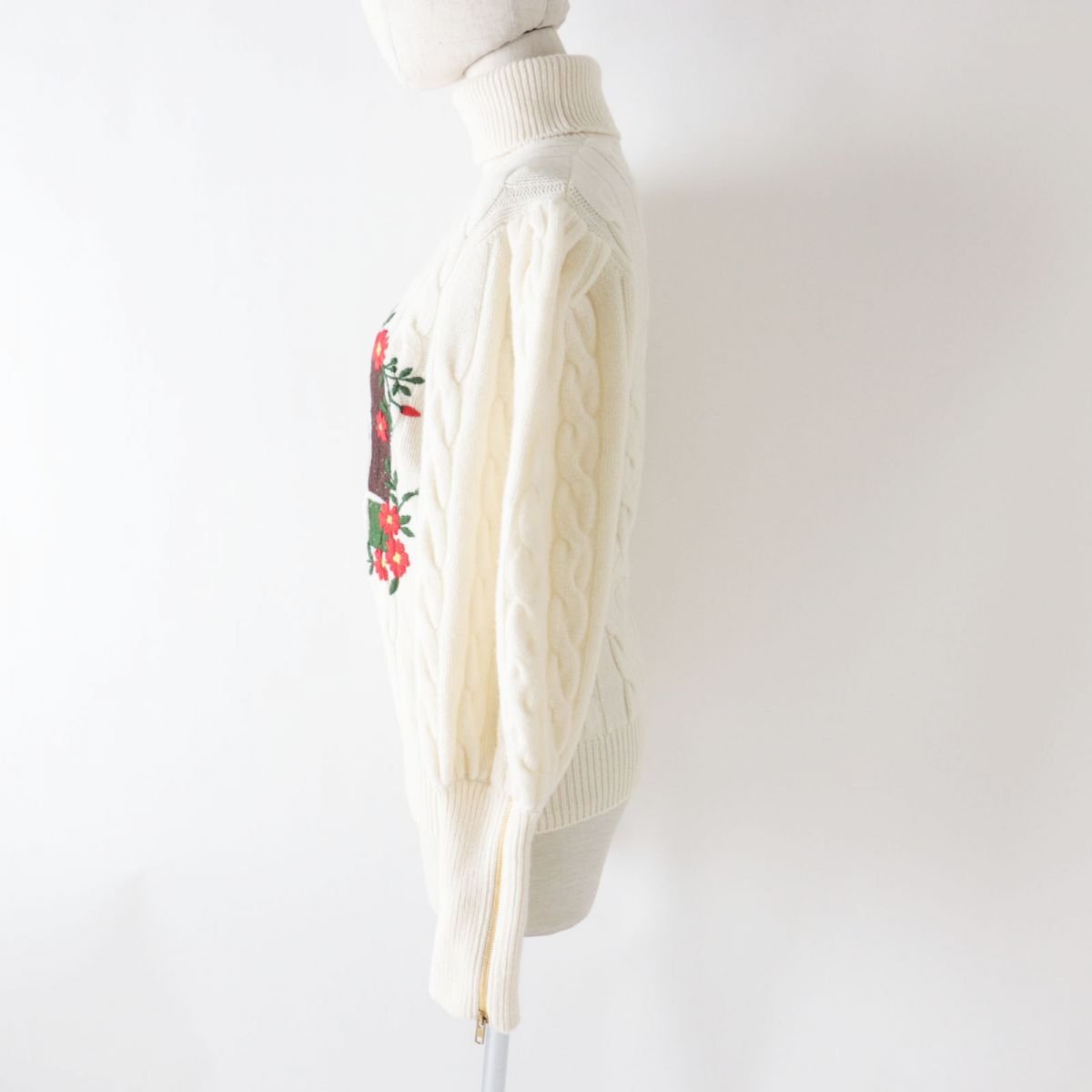 GUCCI knit Main: 100% wool, part: 50% acrylic, part: 50% wool White x multi Women XS Used | AlmaBagz