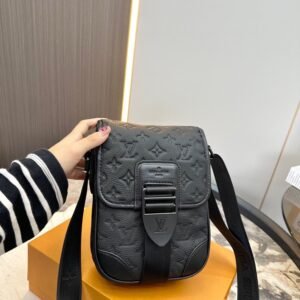 Louis vuitton handbags ( crossbody) | AlmaBagz