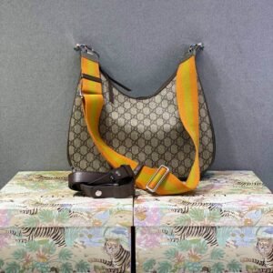 Gucci Attache small shoulder bag Beige and ebony GG Supreme canvas | AlmaBagz