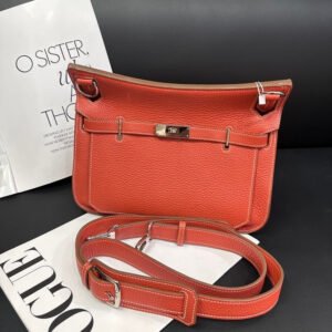 Hermes Jypsiere 28 Rouge Pivoine Clemence Leather Crossbody Bag | AlmaBagz