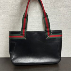 Gucci Pre-loved V855 Black Leather Shoulder Bag | AlmaBagz