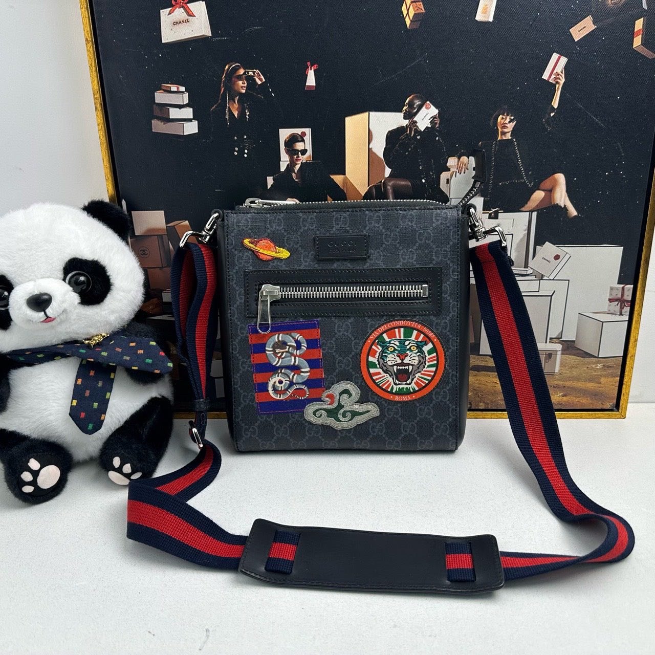 Gucci GG Supreme Black Messenger Bag - Crossbody Vintage Designer Handbag | AlmaBagz