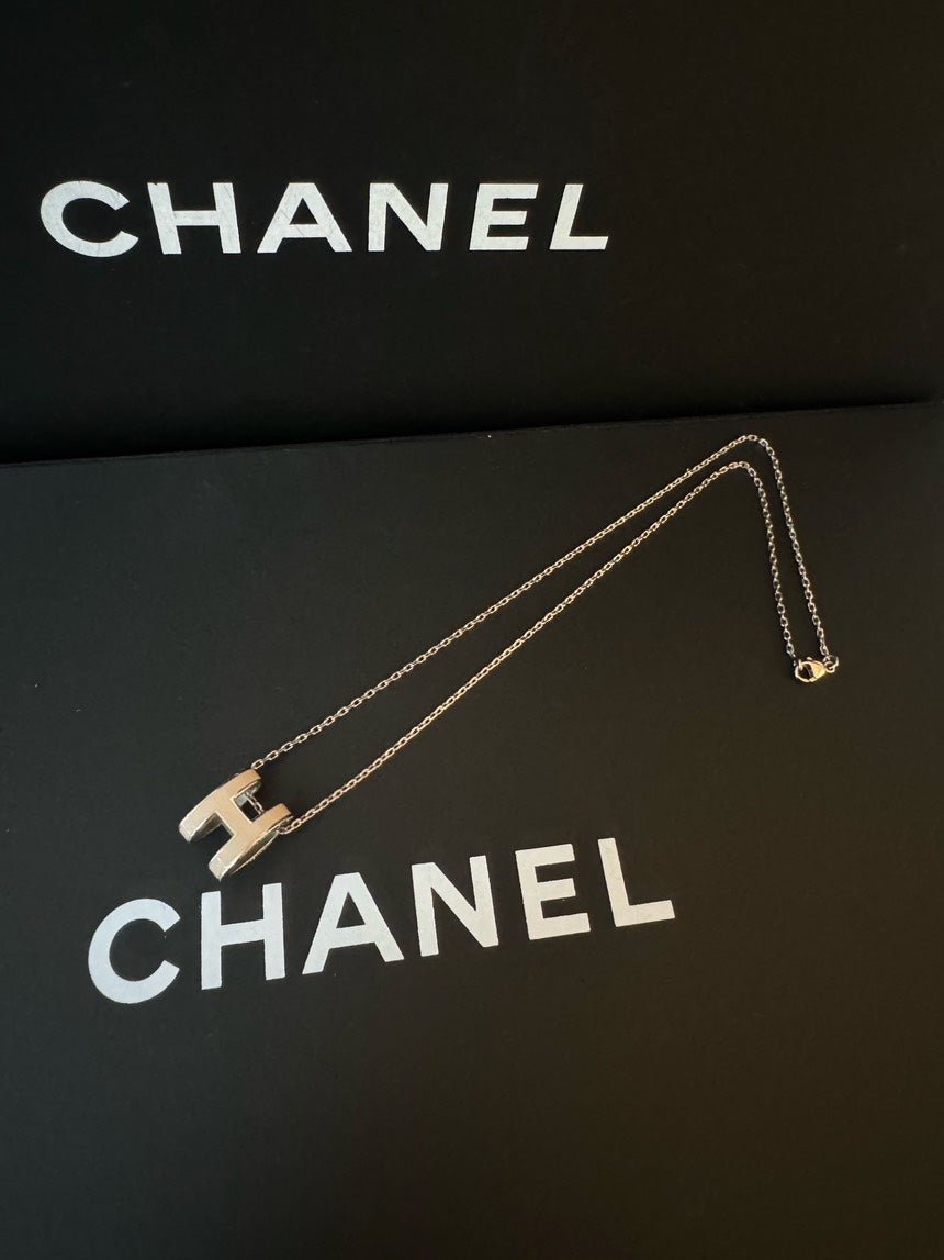 Hermes Large Milk Tea H Pop Necklace | AlmaBagz - Image 3