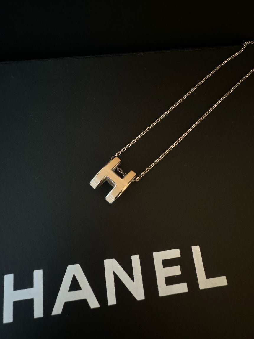 Hermes Large Milk Tea H Pop Necklace | AlmaBagz - Image 4