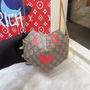 Gucci GG Heart Chain Crossbody Bag Beige Monogram Canvas | AlmaBagz