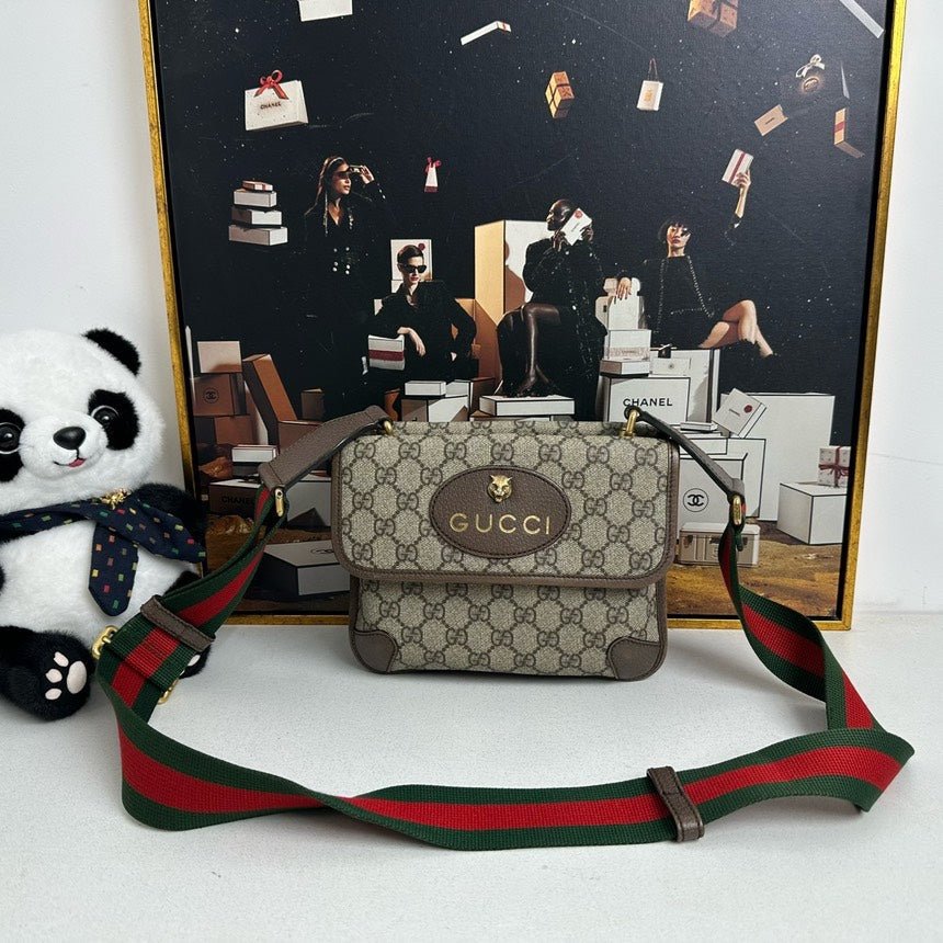 Gucci GG Supreme Beige Messenger Bag | AlmaBagz