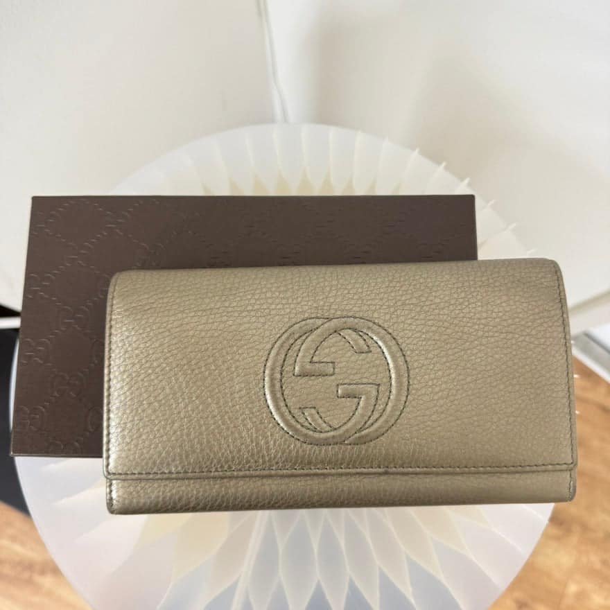 Gucci Soho Leather Wallet XNYW in Metallic Leather | AlmaBagz