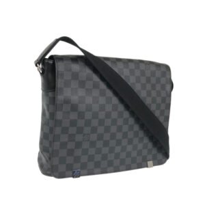 LOUIS VUITTON Messenger bag | AlmaBagz