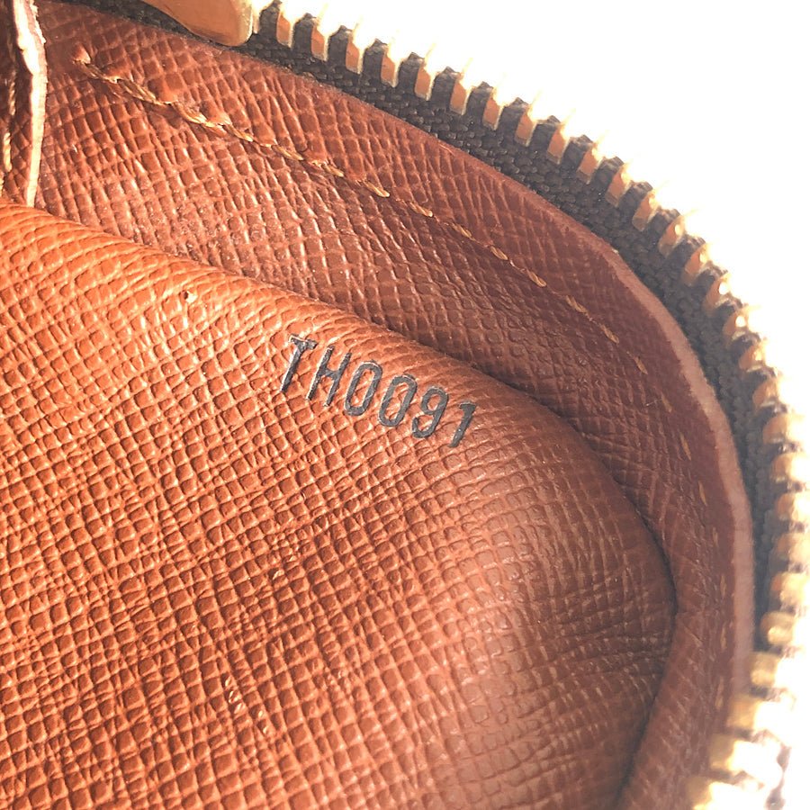 LOUIS VUITTON Shoulder Bag | AlmaBagz - Image 17