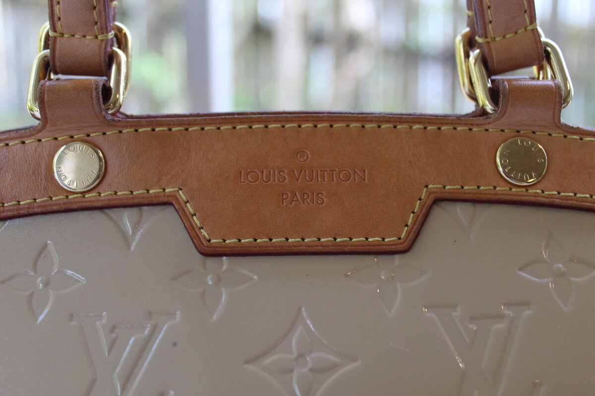 Louis Vuitton Brea MM, Vernis Monogram Leather Beige | AlmaBagz
