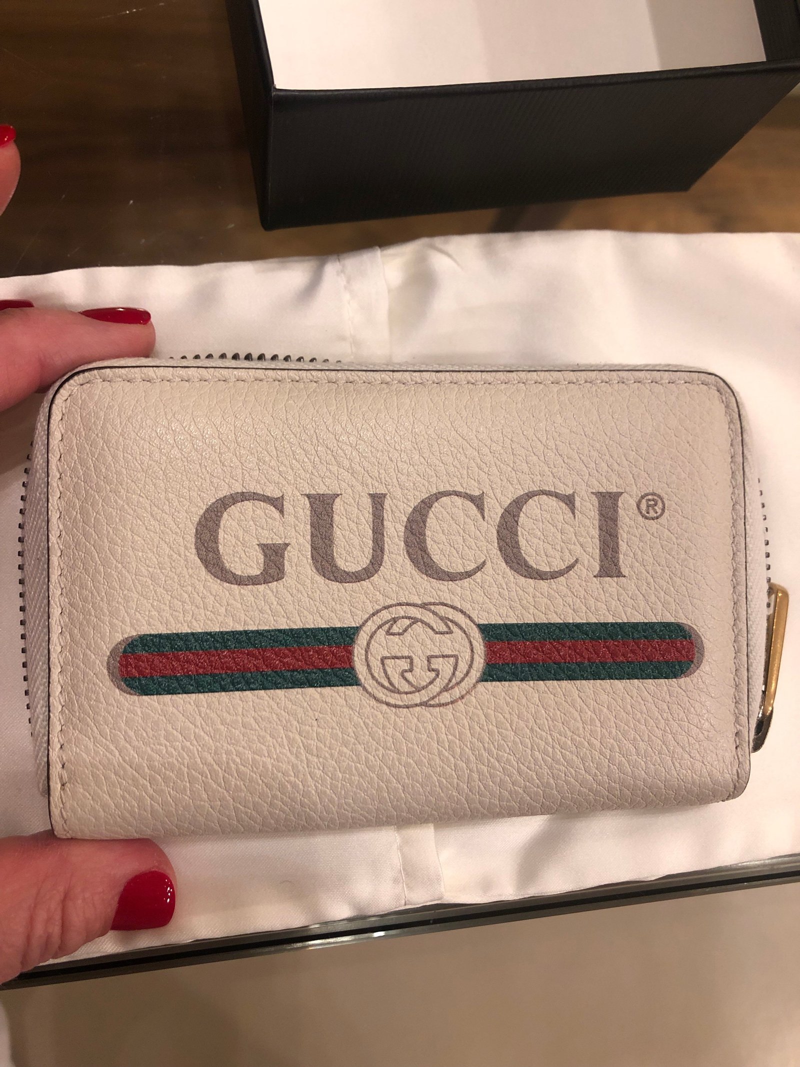 Gucci 80s Small Zip Around Card Case in White | AlmaBagz - Image 3